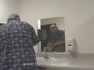 Thực chó blowjob trong nhà vệ sinh